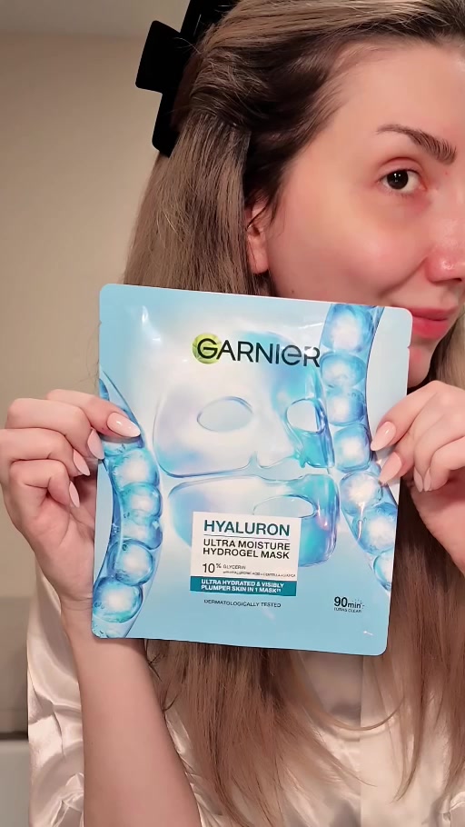 Lena with the Garnier hydrogel mask